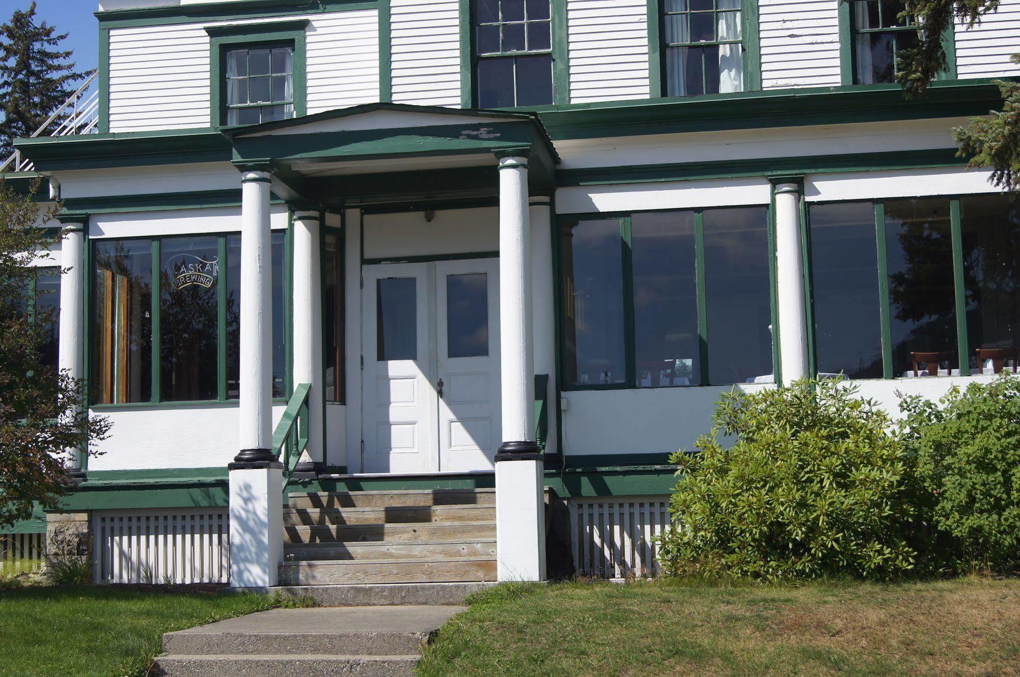 Hotel Halsingland Haines Exterior photo
